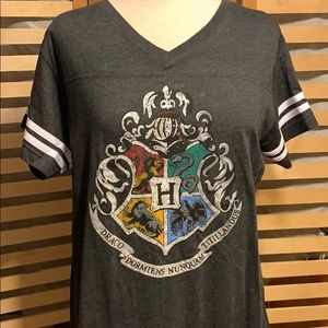 Harry Potter Official Hogwarts t-shirt NWOT XL